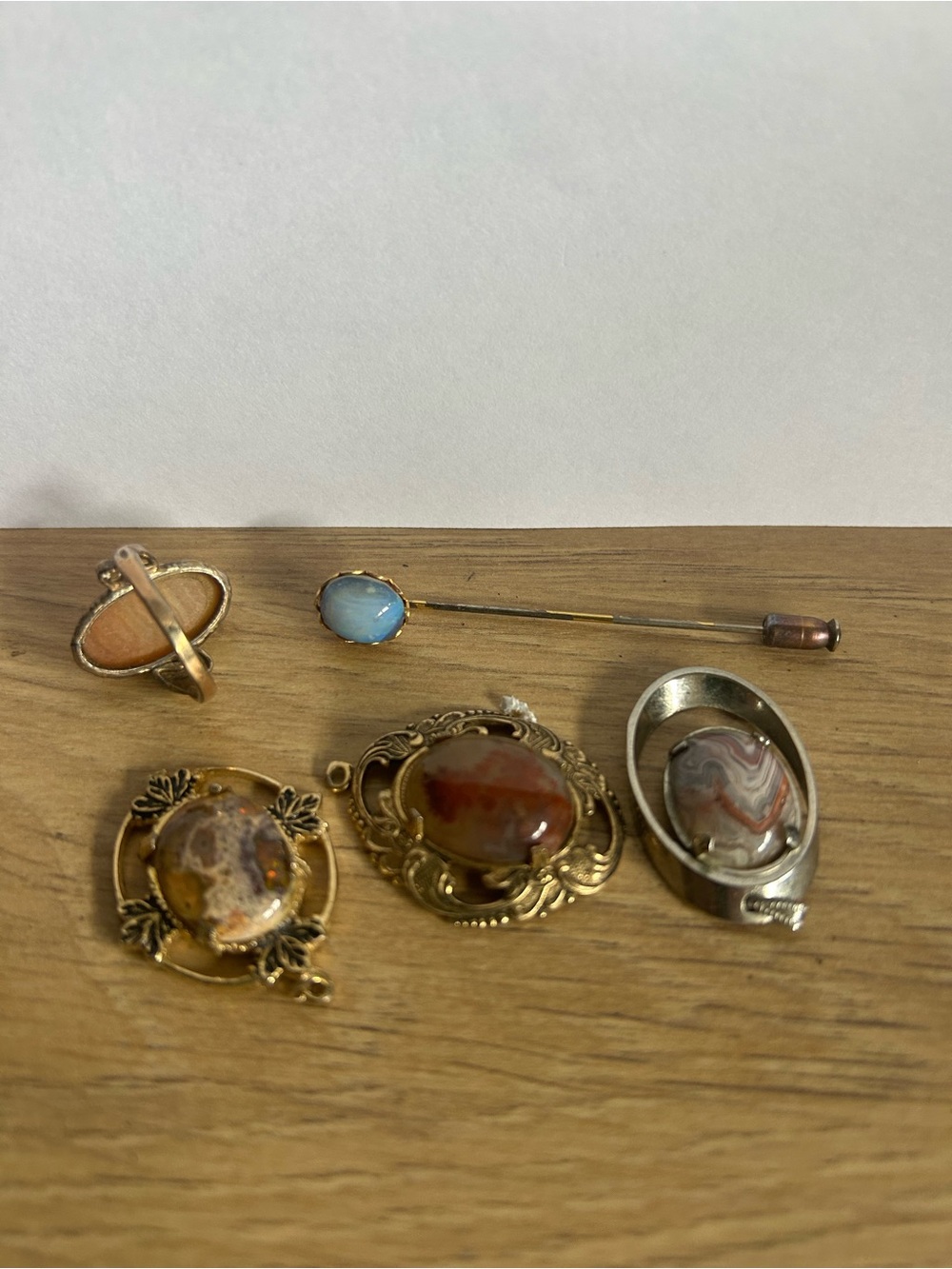 Lot of 5 vintage jewelry pieces. Ring, pendants and stick pin.